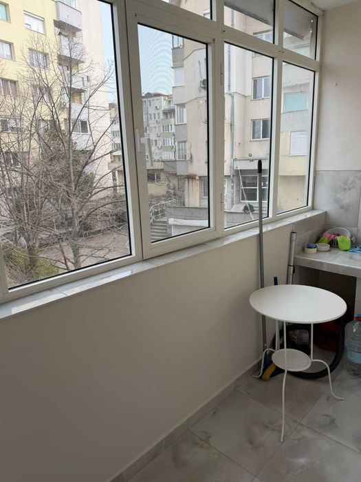 2-стаен апартамент, Широк център