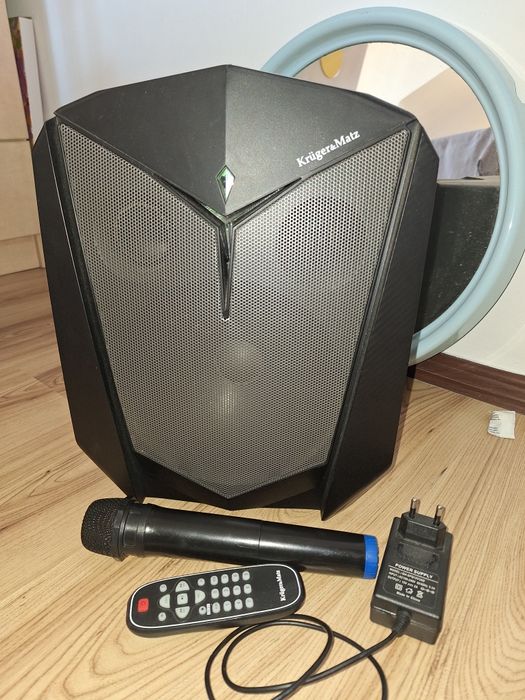 Vand boxa bluetooth cu microfon