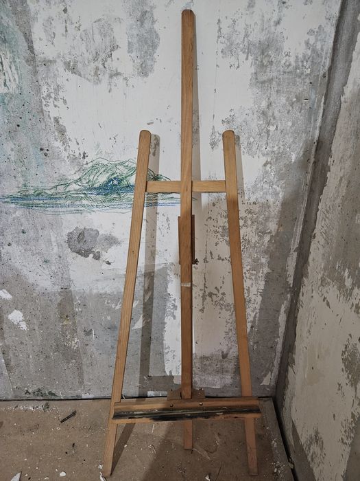 Продам мольберт напольный