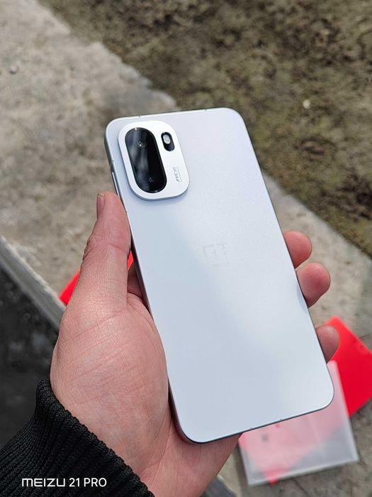 Oneplus Ace 6 12/256 Gb sotiladi