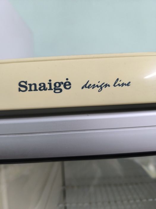 Продам витринный холодильник