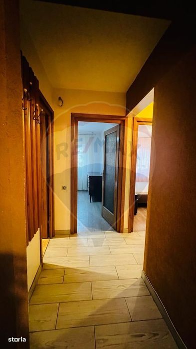 Apartament cu 3 camere de închiriat