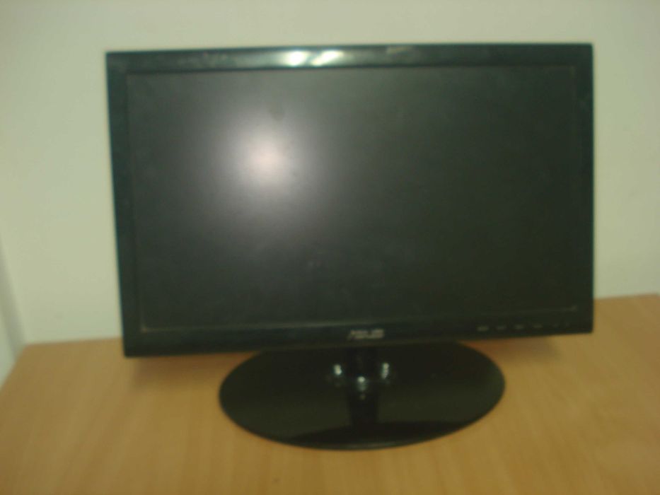 MONITOR ASUS Diagonala 45 cm. pentru calculator sau supraveghere