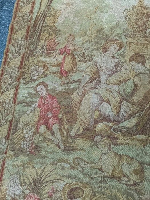 Superbă tapiserie franceza de dimensiuni mari lucrata integral manual ,scena galanta dimensiuni 165 cm cu 115