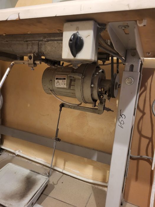 Vând masina cusut industriala juki