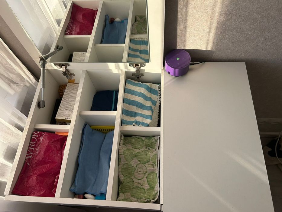 Продам туалетный столик