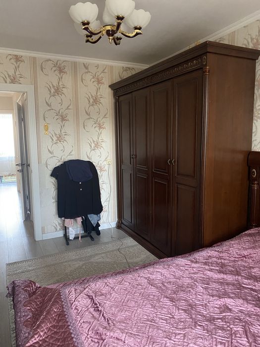 Продаю спальный гарнитур чистое дерево