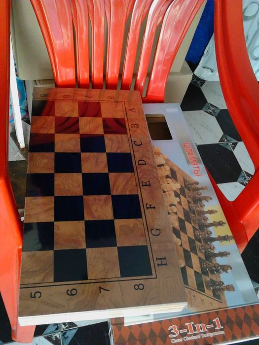 Шах дървен 3 в 1 с фигурки от дърво