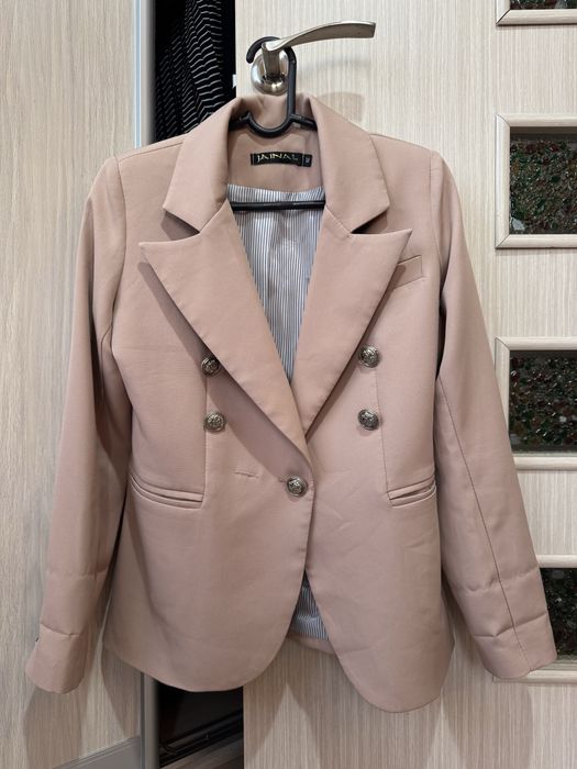 Пиджак    женский!