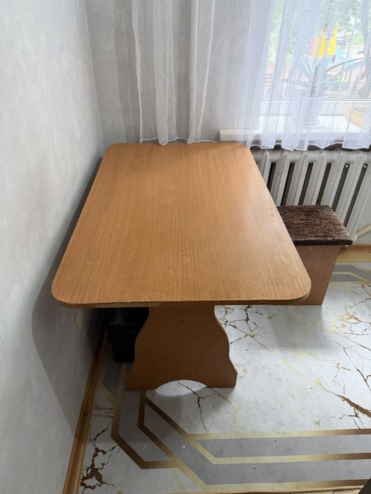 Стол со стульями