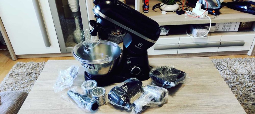 Robot de bucatarie cu tocator Electrolux