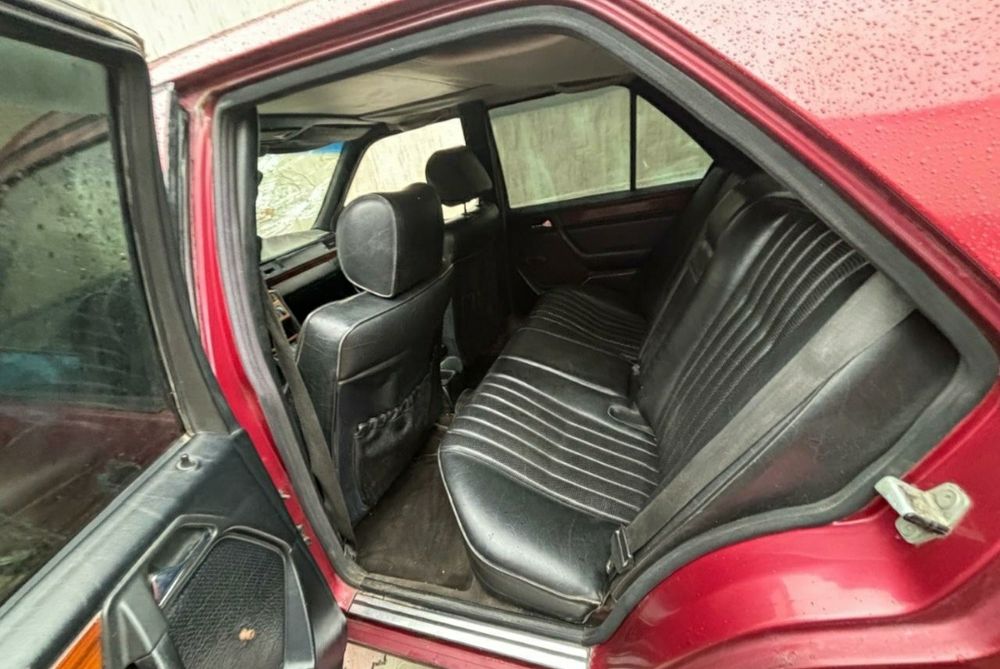 Мерседес 124 е 200