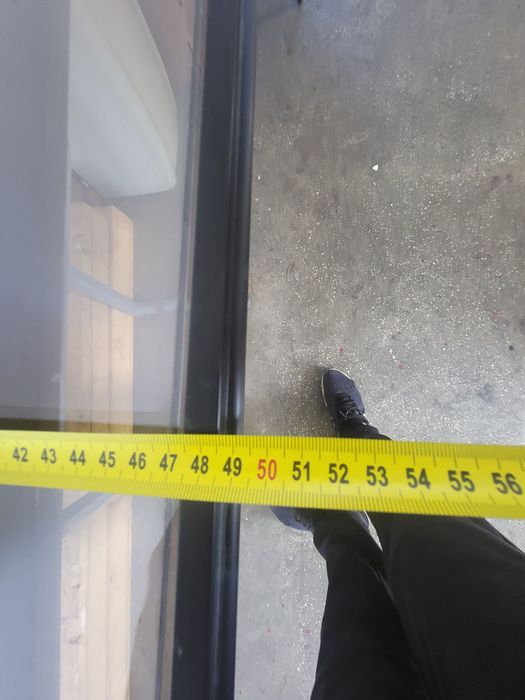 Vand geamuri rulota am mai multe modele.