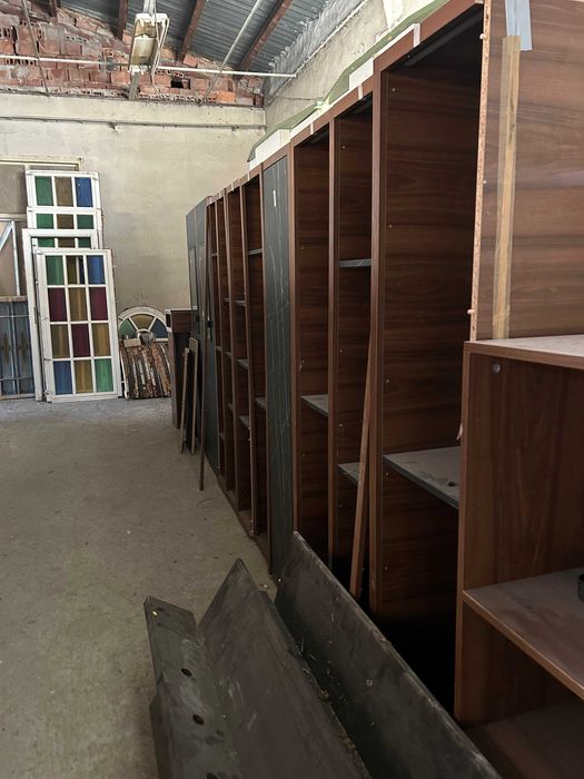 мебели за магазин