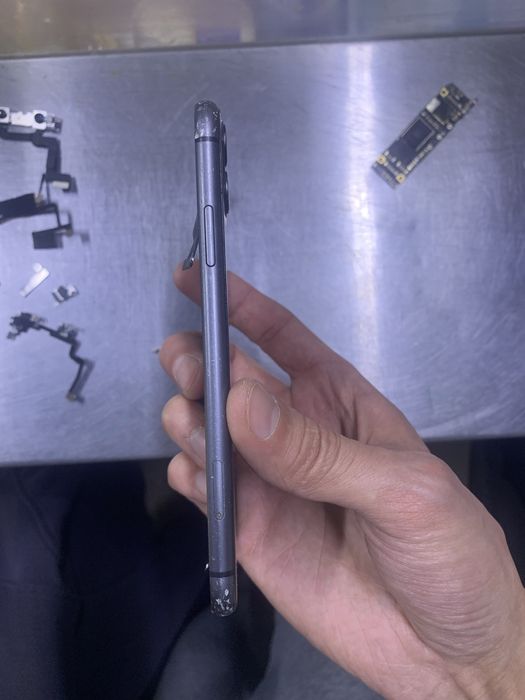 Продам на запчяст iphone 11