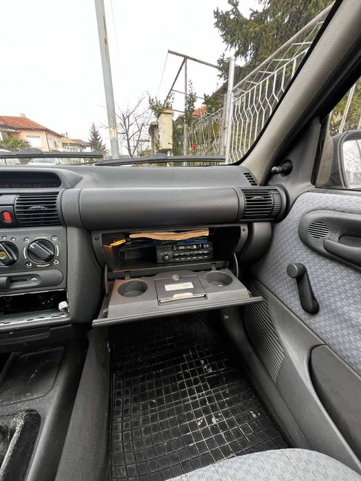 Продавам опел корса Б 1.4 бензин