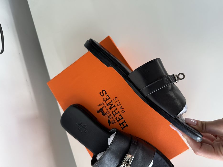 Естествена кожа дамски черни чехли Hermes