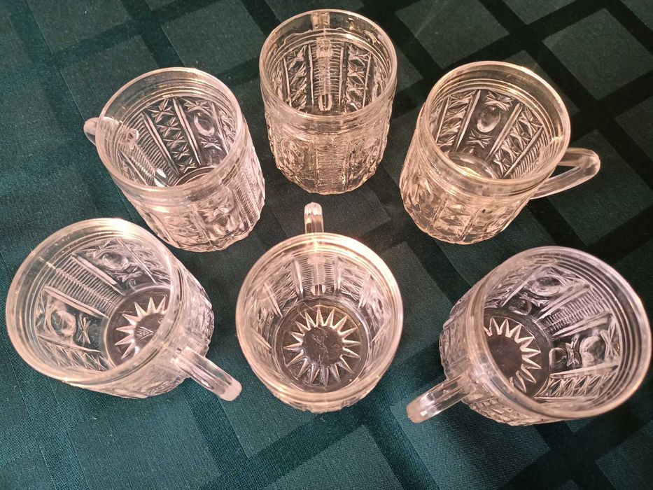 Набор маленьких кружек