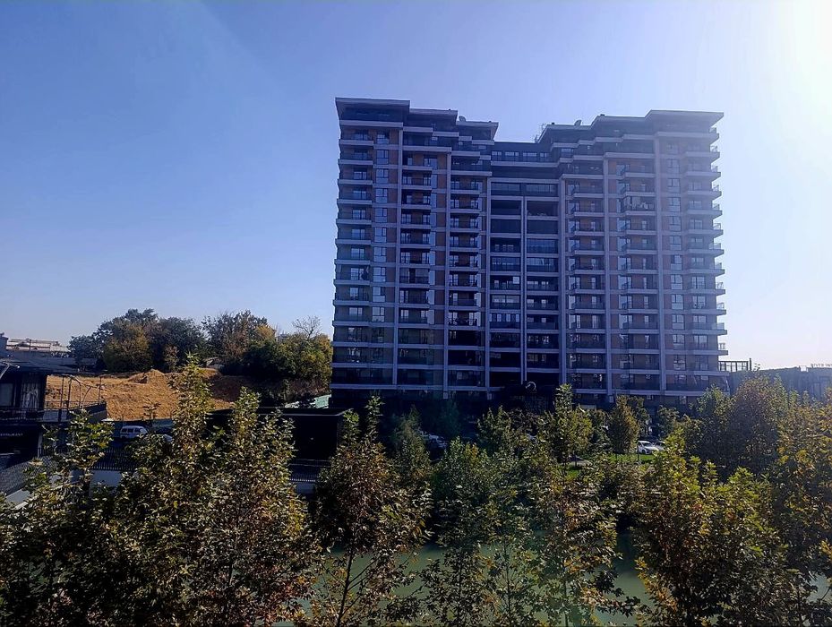 SEOUL MUN, Продам 44m² потолок: 6.5 метров КОРОБКА 2-этаж.