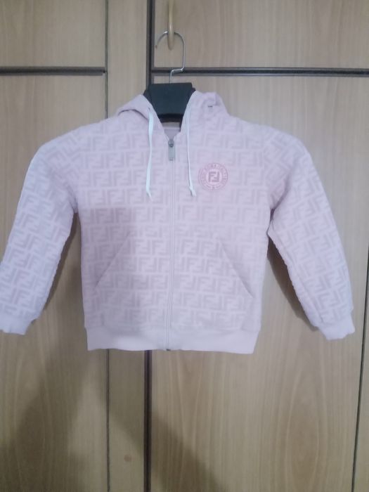 Одежда на девочку ТЁПЛАЯ очень красивая.