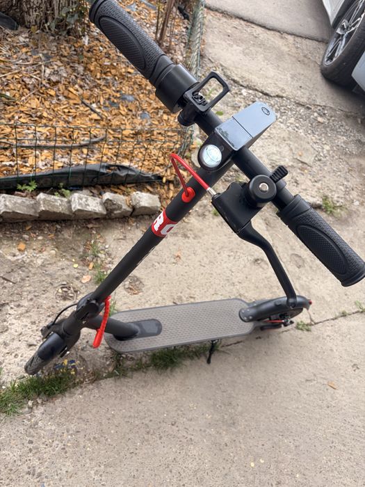 Ideala electrica 6-10 ani- Trotineta electrica RDB JL011-01 fara permis 350W 25 km/h 36V6.6Ah autonomie 20 km roti 9.1" lumini LED