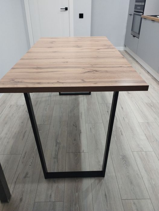 Срочно продается обеденный стол