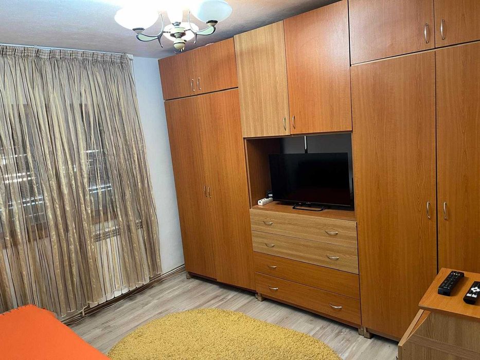 Inchiriez apartament zona centrala Unirii