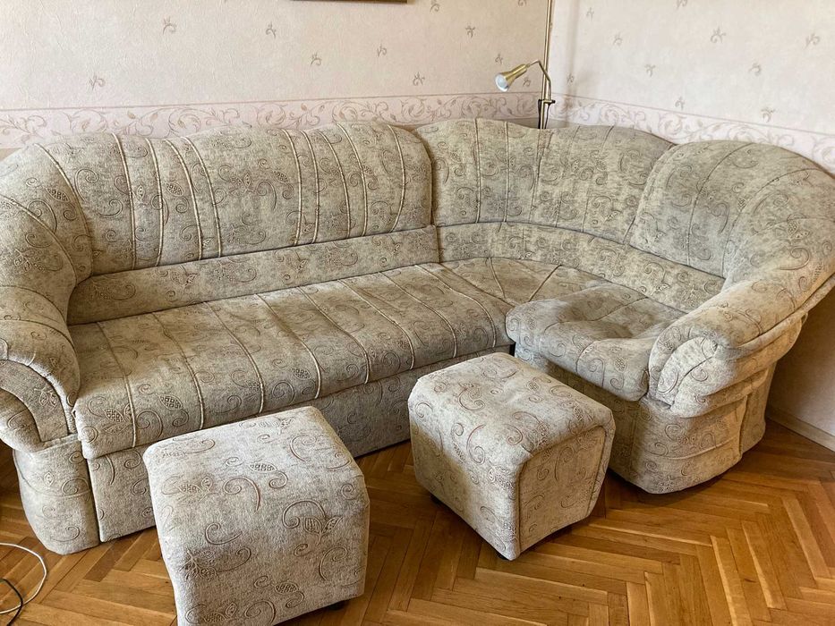 Ъглов диван и две табуретки