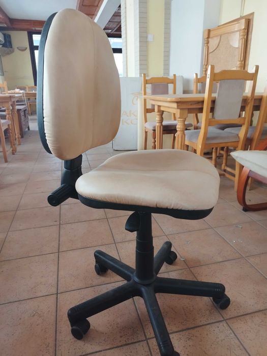 Стол от естествена кожа