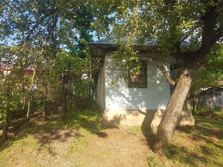 Teren + casa + panouri 7 kW + baterie, zona liniștită
