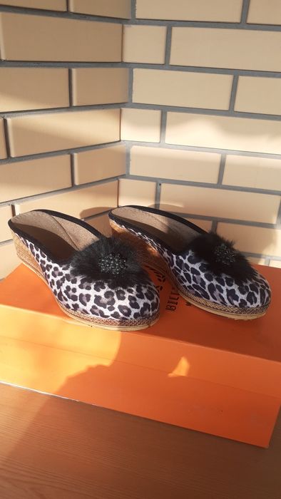 Женские   тапочки