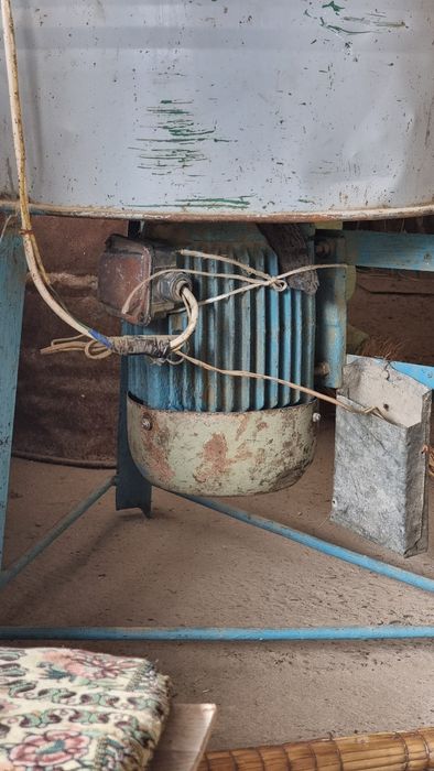 У́т у́тказадиган аппарат сотилади мотори 5,5 kw 3000 оборот ишлаши зур