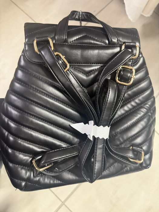 Дамска черна раничка