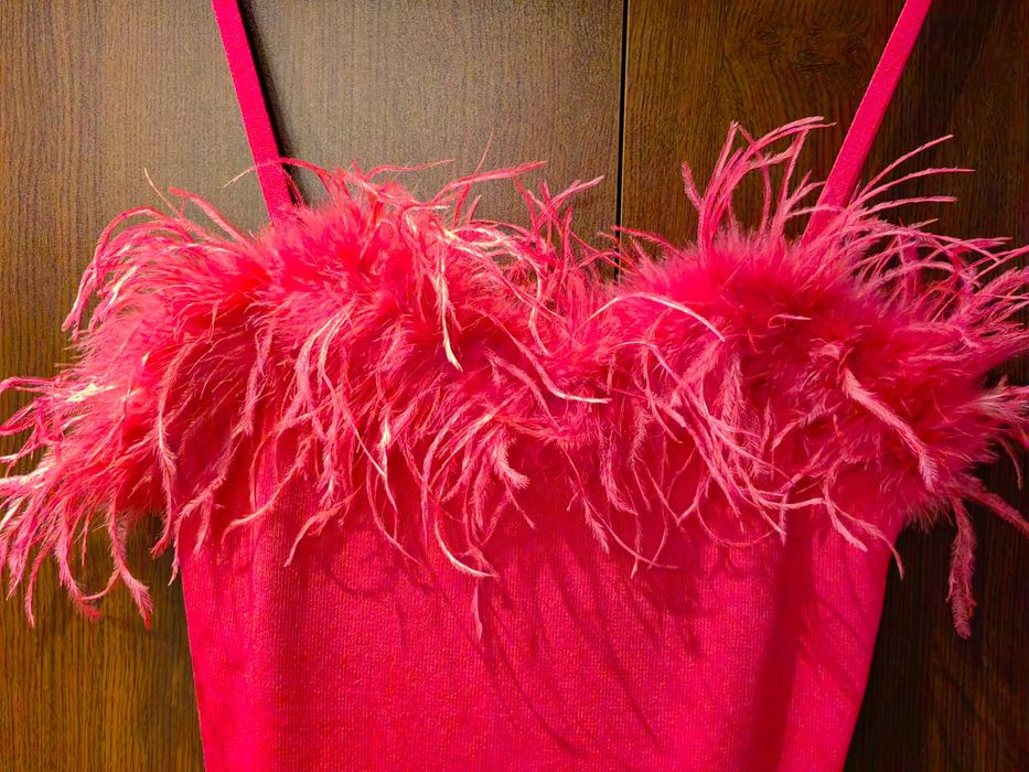 рокля циклама с естествени пера