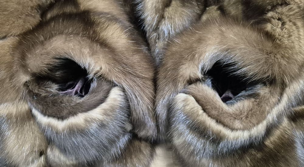 Продам  шубу Соболь