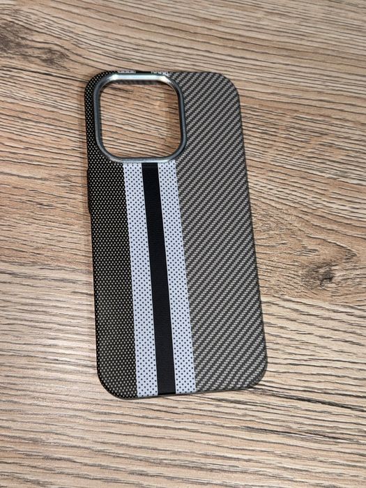 Продаю чехол на Айфона 15 про