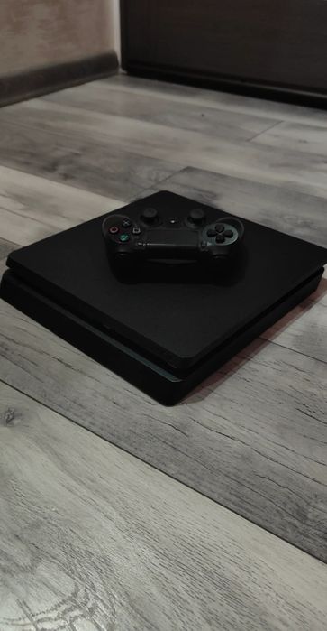 PlayStation 4 ( Ps4) + controller