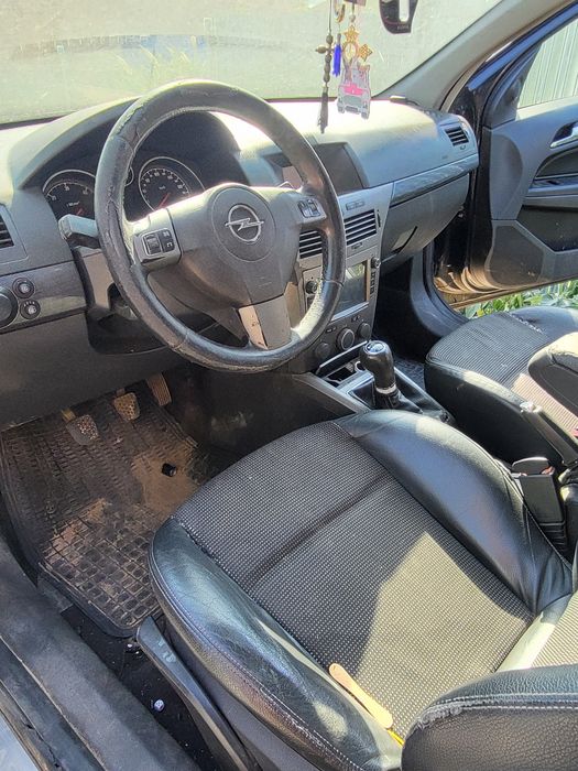 Dezmembrez Opel Asta h 1.7