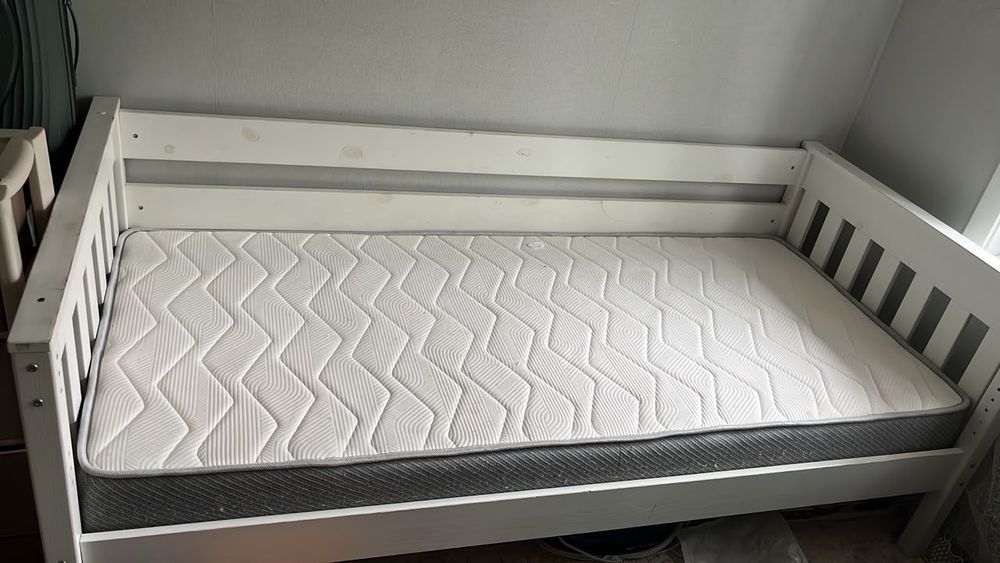 Продам кровать 90х200