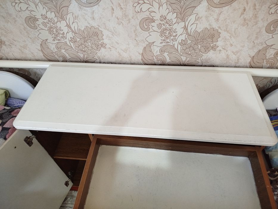 Продам письменный стол