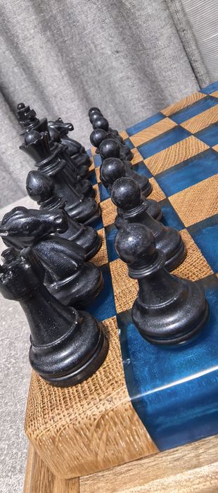 ШАХ - дърво (масив) и епоксидна смола, с LED осветление