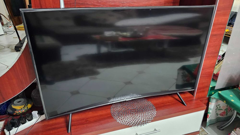 Televizor smart LED curbat Smart Samsung 138 cm 4K Ultra HD, Clasa A