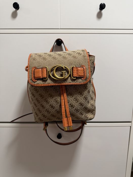 Rucsac marca Guess