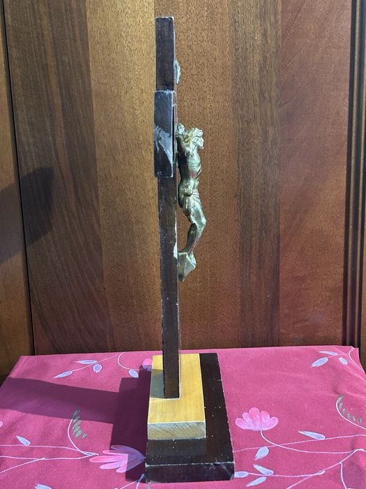 Crucifix Vintage din Lemn cu Isus din Alamă