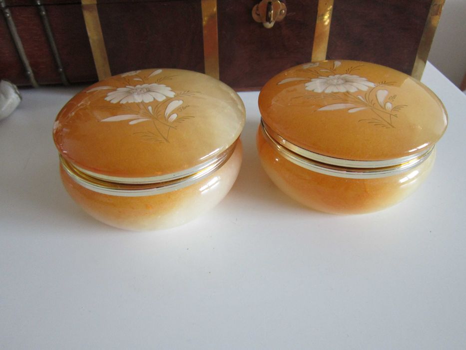 cadou rar  Caseta cutie alabastru natural pictat colectie Italia 1970