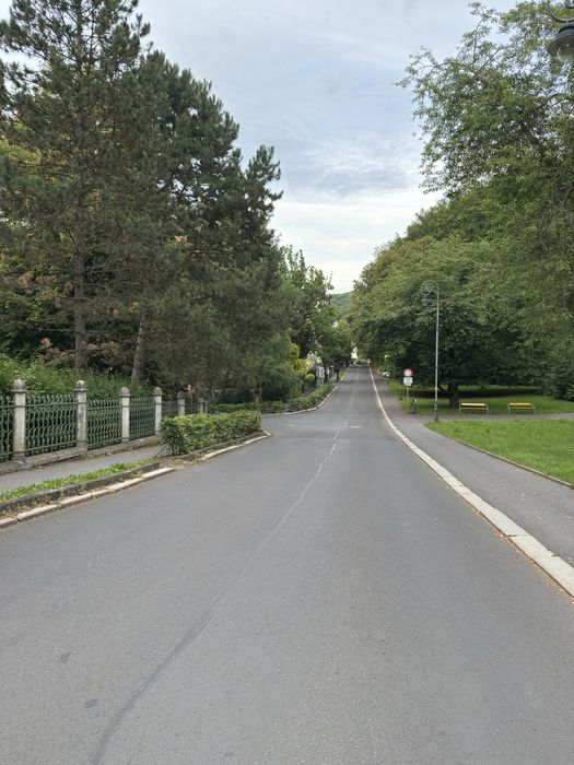 Uy sotiladi 120kv metr