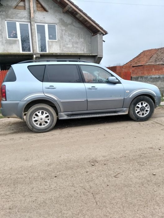 Vând Ssangyong Rextonu