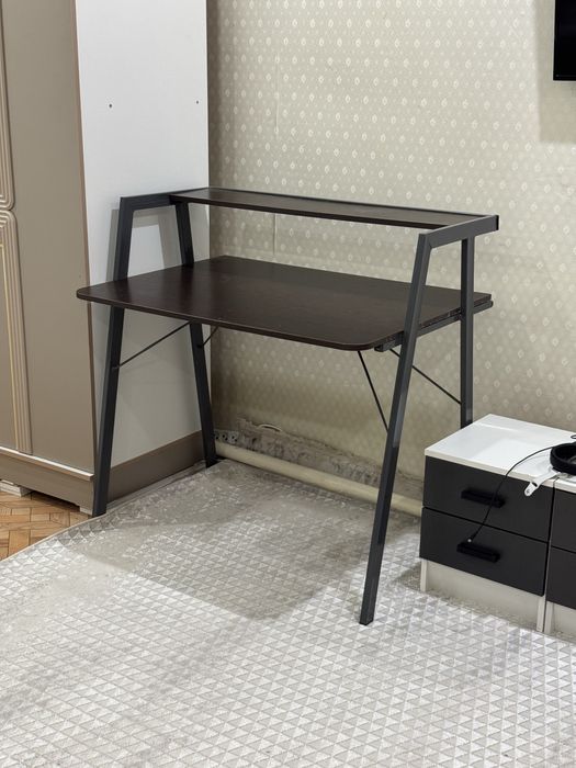 Стол для компьютера или ноутбук