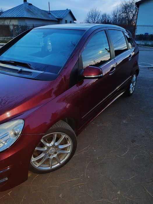 Vând Mercedes b 200