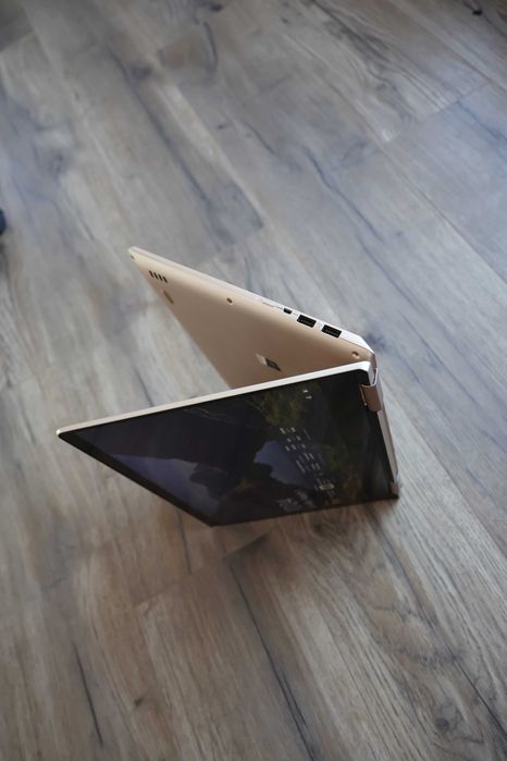 Laptop Lenovo Yoga 710-14IKB 360° 3 în 1 , touchscreen